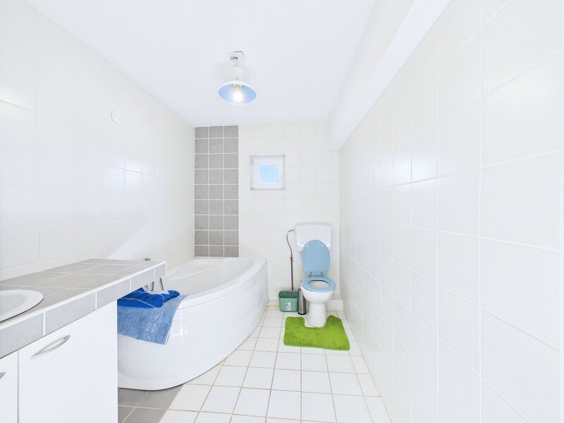 Domnesti Vanzare casa P+M, 7 camere, 4 dormitoare, 4 bai, garaj 3 autoturisme