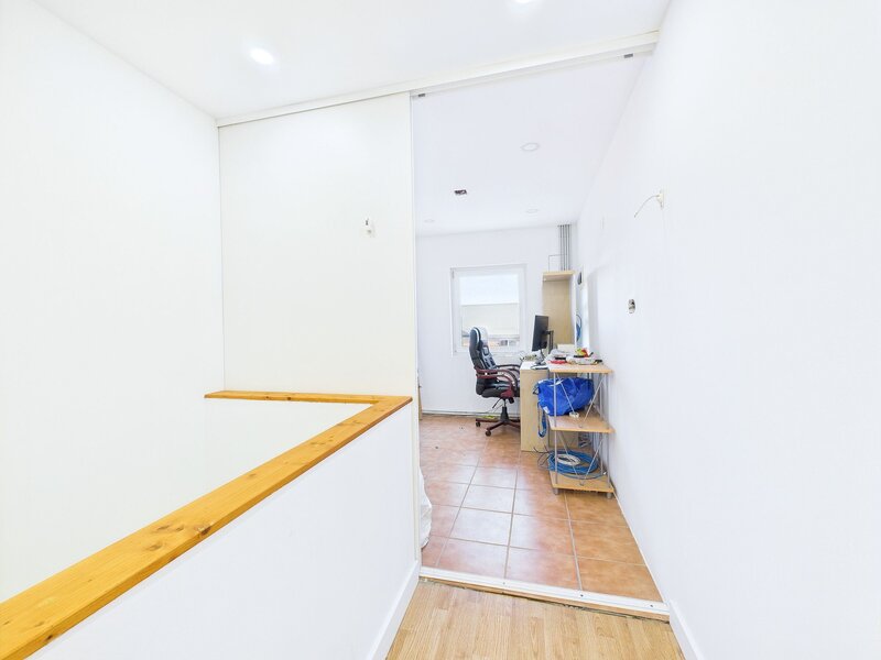 Domnesti Vanzare casa P+M, 7 camere, 4 dormitoare, 4 bai, garaj 3 autoturisme
