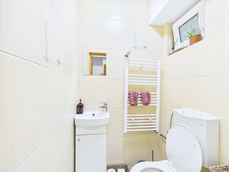 Domnesti Vanzare casa P+M, 7 camere, 4 dormitoare, 4 bai, garaj 3 autoturisme